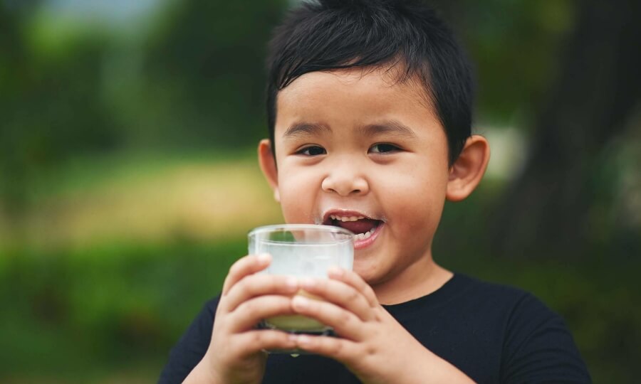 Ba mẹ nên lưu ý đến những dấu hiệu trẻ bị thiếu canxi để khắc phục bằng sữa bổ sung canxi cho bé