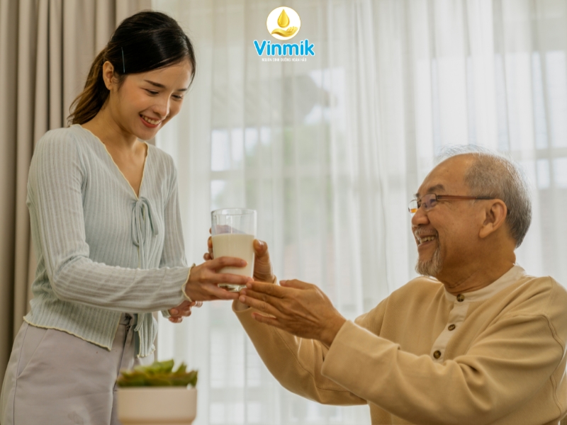 Sữa cho người già hỗ trợ xương khớp dẻo dai